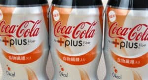 Coca-Cola plus - ein Produkt des Conveniencetrends. Der gewohnte und geliebte Geschmack von Coke bietet durch Ballaststoffe mit jedem Glas einen Gesundheitsnutzen. 2in1 ist Convenience!